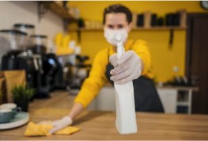 Desinfecção em ambientes de alto tráfego. As melhores práticas para garantir um espaço seguro, com foco em áreas críticas.