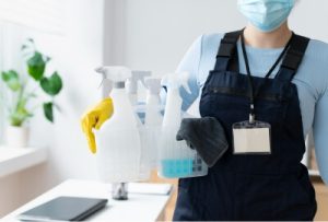 Saiba como manter ambientes comerciais higienizados escolher produtos certos, criar rotinas eficazes e treinar sua equipe.